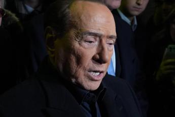 Ucraina, Berlusconi: “Sull’orlo di guerra nucleare, io criticato perché voglio la pace”