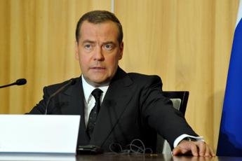 Ucraina, Medvedev: “Con Biden rischio terza guerra mondiale per demenza e distrazione”