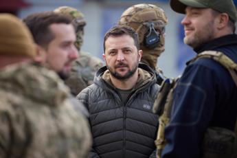 Ucraina, Zelensky: “Inverno difficile, ma lo abbiamo superato”