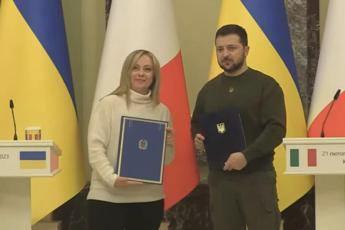 Ucraina, Zelensky incontra Meloni: “Grazie per aiuti, ora rafforzare sanzioni a Russia”