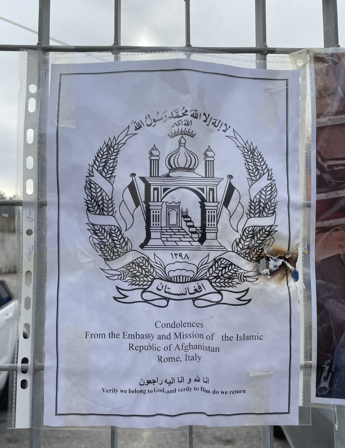 Alla camera ardente cartello condoglianze Ambasciata Afghanistan