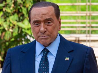 Berlusconi al San Raffaele per controlli, passerà notte in ospedale