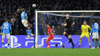Champions, Napoli-Eintracht 3-0: azzurri ai quarti per la prima volta