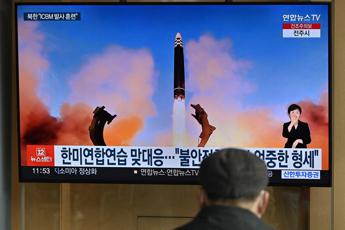 Corea del Nord lancia missile intercontinentale: “Monito ai nemici”