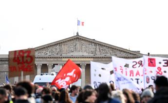 Francia, riforma pensioni: dal 49.3 alla censura, ‘arma letale’ dei deputati