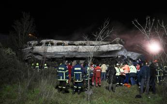 Grecia, scontro tra due treni: almeno 32 morti e 85 feriti
