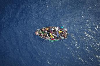 Migranti, 47 alla deriva dalla Libia