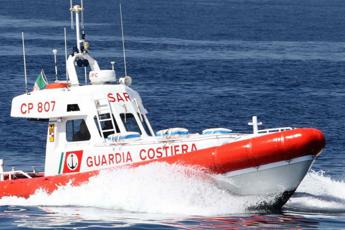 Migranti, barchino affonda al largo di Lampedusa: 42 in salvo
