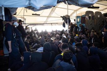 Migranti, fonti Viminale: “Velocizzare rimpatri e richieste asilo, no a tendopoli”