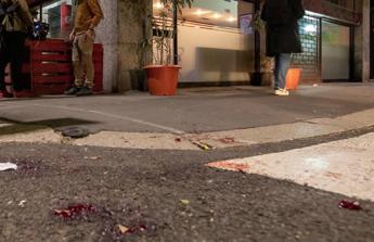 Milano, passanti accoltellati in rapine: chi è l’aggressore