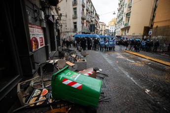 Napoli-Eintracht, scontri tra tifosi: primi 8 arresti