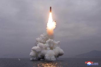 Nordcorea, lanciati missili da sottomarino nel Mar del Giappone