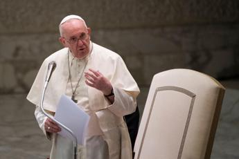 Papa: “Celibato nella Chiesa è una prescrizione temporanea”