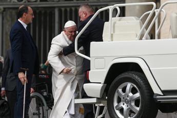 Papa Francesco ricoverato al Gemelli per ‘affaticamento respiratorio’