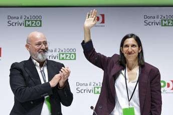 Pd, Bonaccini nuovo presidente tende mano a Schlein: “E’ tempo di unire”