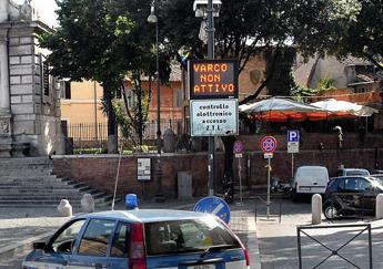 Roma, lite tra ragazzini a Trastevere: “Avevano sampietrini in mano”