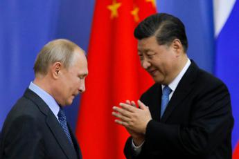 Russia, Putin torna dall”amico’ Xi: “Relazioni con Cina al loro livello più alto”