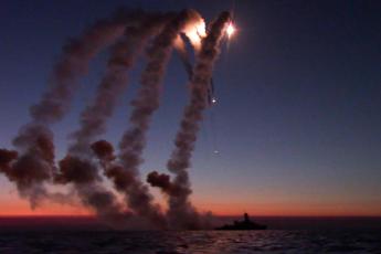 Russia lancia missile Kalibr dal Mar del Giappone