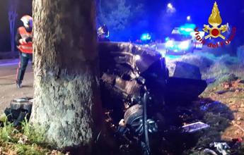 Treviso, auto contro platano a Motta di Livenza: morte due ragazze