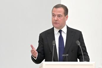 Ucraina, Medvedev: “Fabbrica tedesca di tank? Non vediamo l’ora”