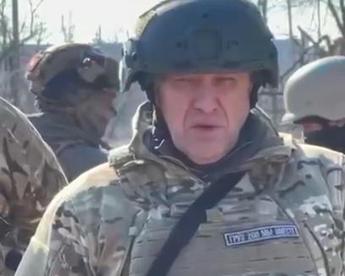 Ucraina, Prigozhin contro soldati russi: “Minano retrovie Bakhmut, azione contro di noi”