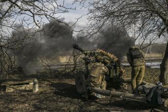 Ucraina, a Bakhmut continua la battaglia. Kiev: “Russia perde 500 uomini al giorno”