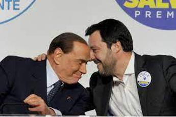 Berlusconi, Salvini gli manda sms e il Cav. lo chiama: “Telefonata più bella che potessi ricevere”