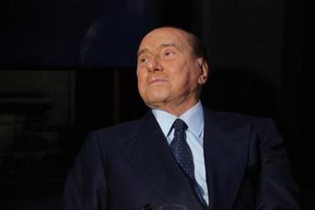 Berlusconi ricoverato, Tajani: “Sta migliorando”