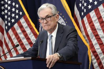 Fed, scherzo telefonico dalla Russia: comico si finge Zelensky e parla col presidente Powell