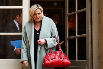 Francia, malore per Jean Marie Le Pen. La figlia Marine: “Sta bene”
