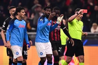 Milan-Napoli, arbitro Kovacs contestato… dai giornalisti – Video