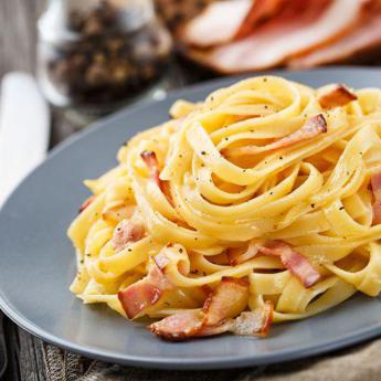 Oggi è il Carbonara Day, ricetta originale e varianti: curiosità