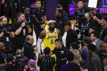 Playoff Nba, Lakers eliminano Warriors: i campioni k.o.