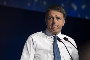 Renzi: “Sul Riformista la foto di Travaglio in ginocchio…”