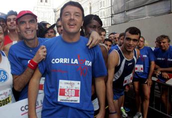 Renzi e la maratona di Milano: “Sorrisini e battutine, ma è stato grande traguardo”