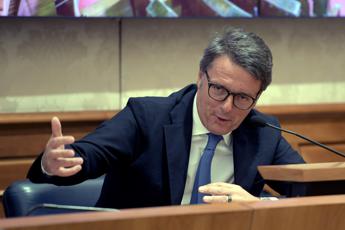 Renzi ‘sfila’ Borghi al Pd e cita Proietti: “Sono come er cavaliere nero…”