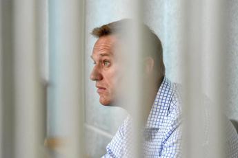 Russia, peggiora salute Navalny: “Forse lo stanno avvelenando”