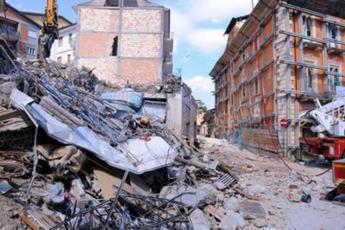 Terremoto L’Aquila, Mattarella: “Rinascita città dovere che chiama in causa tutti”