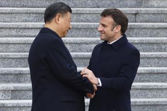 Ucraina, Macron a Xi: “Conto su di voi per ricondurre Russia a ragione”