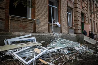 Ucraina, Russia bombarda centro di Kupyansk: un morto e 10 feriti