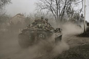 Ucraina, battaglia violenta a Bakhmut. Kiev: “Attacchi senza successo”