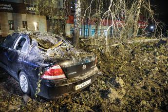 Ucraina, caccia Mosca bombarda città russa per errore. Attacco droni su Kiev