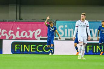 Verona-Bologna 2-1, doppietta Verdi e Spezia agganciato