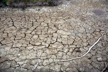 Acqua, nel 2022 perso un terzo risorse idriche (-31% su 2021): 4 volte il lago di Bolsena