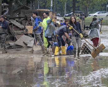 Alluvione Emilia Romagna, ancora allerta rossa. Meloni frena su commissario