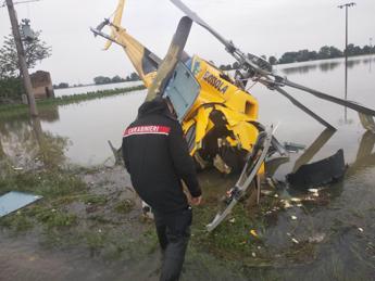 Alluvione Emilia Romagna, elicottero precipita a Lugo. Nuove evacuazioni