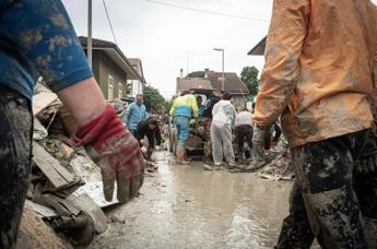 Alluvione Emilia Romagna, rischio acque contaminate: “Usare guanti e stivali”