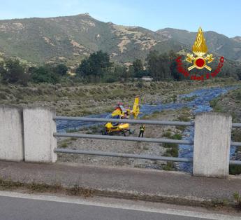 Cagliari, coppia motociclisti vola da ponte: un morto e una ferita grave