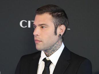 Fedez: “Mi sono rioperato ma per sistemare la cicatrice”