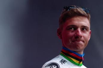 Giro d’Italia 2023, la crono a Evenepoel. Ganna secondo